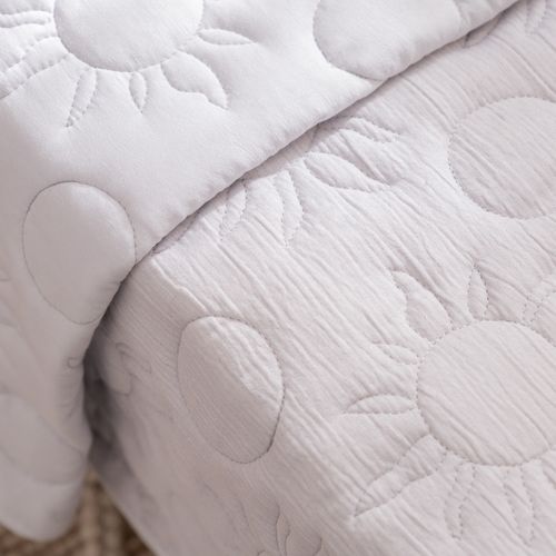 Cubrecama Cuna de Gasa Soles Bordados