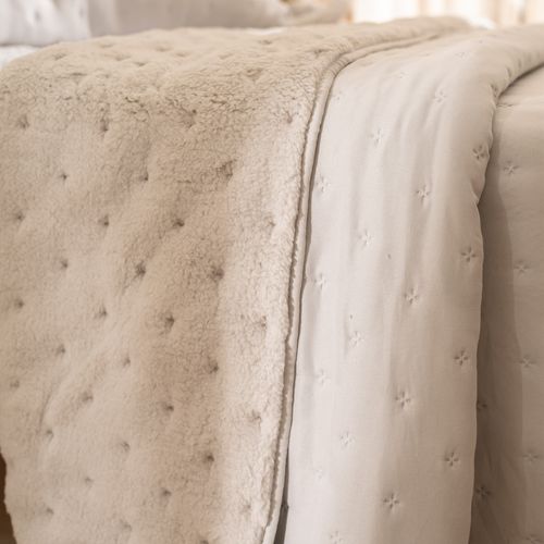 Cubrecama Twin con Corderito Liso Heatpress