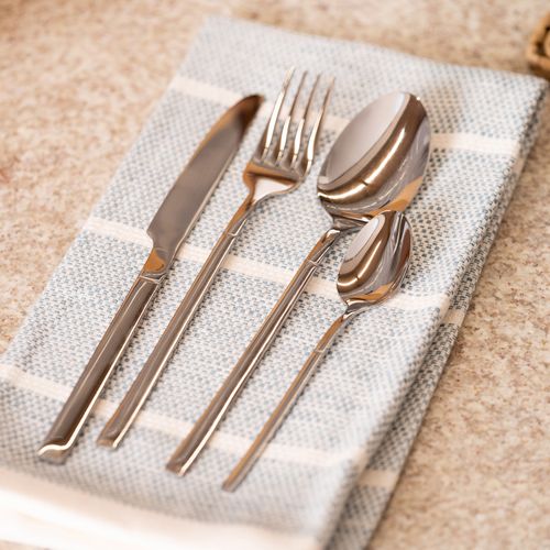Set de 16 Cubiertos de Metal