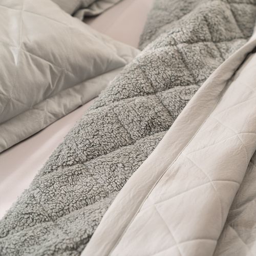 Cubrecama Queen Extra Suave con Corderito a Rombos