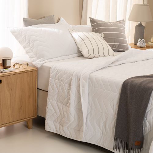Cubrecama Queen Extra Suave Reversible Liso