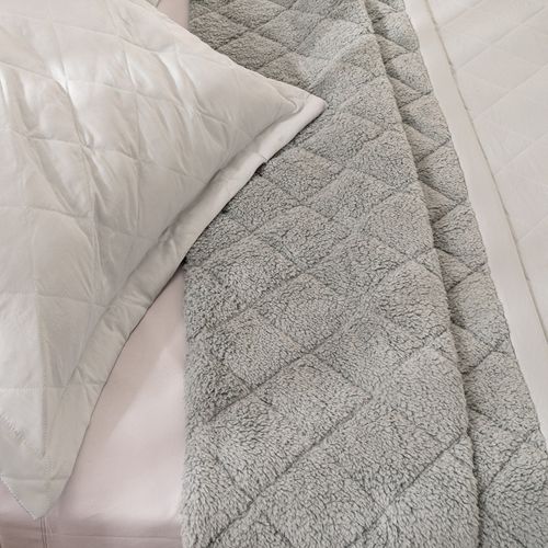 Cubrecama King Extra Suave con Corderito a Rombos