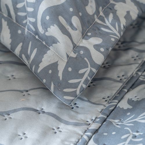 Cubrecama Twin Size Reversible Vuelo de Hojas