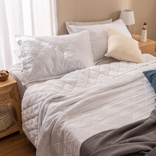 Cubrecama Queen Extra Suave con Corderito a Rombos